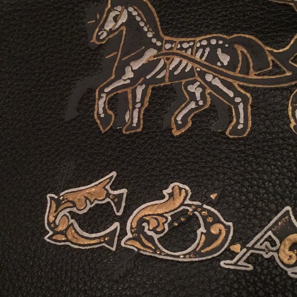 Coach Large Wristlet 30 with Chelsea anima… - Picture 4 of 6